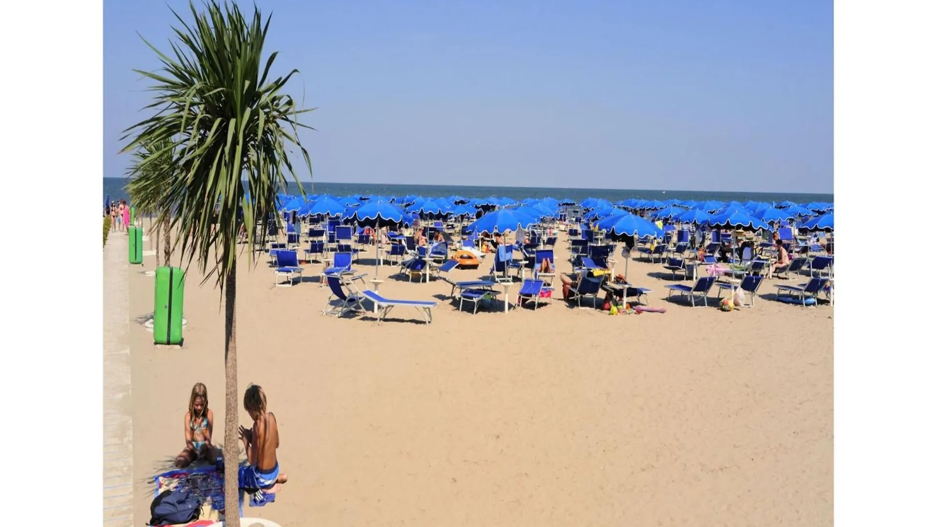 Modern Two-Room Seaview Apartment - Beahost Rosolina Mare 0*,  Italia